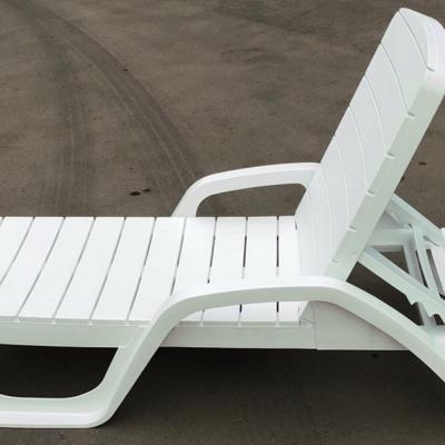 Закупаем пластиковые шезлонги 