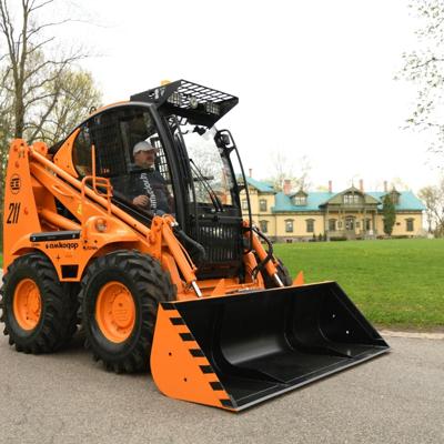Погрузчик универсальный с бортовым поворотом АМКОДОР 211