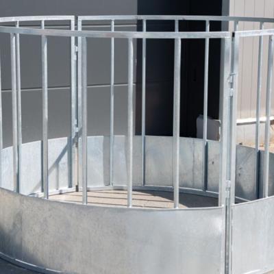 Кормушка для овец  коз под круглый тюк сена