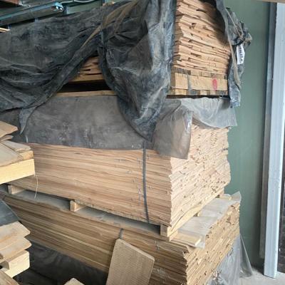 Шпон строганный из дуба, бука, ясеня, клена, карагача.